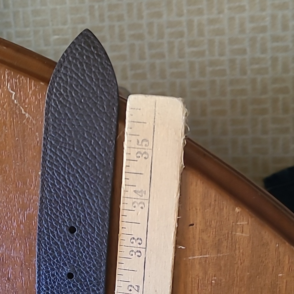 Gucci Black Belt with Gold Buckle - Picture 8 of 11
